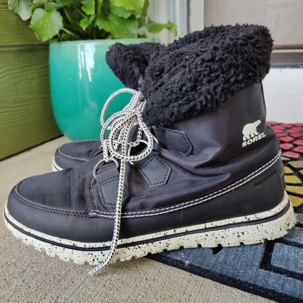Sorel Winter Cozy Carnival Waterproof Boots Black & White Sherpa Lined Size 7.5